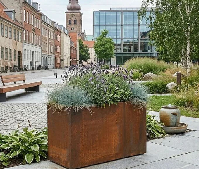 Plantekumme i 5 mm rust stålplade. 120 x 40 x 60 cm. (Skjulte hjul)