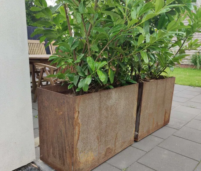 Plantekumme i 5mm rust stålplade 80×40×60cm (skjulte hjul)