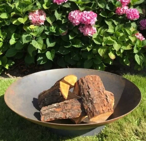 Rund eldskål i cortenstål utan kant och med dräneringshål